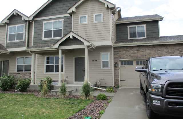 Beautiful 3 Bedroom, 2.5 Bath 2 Story Townhome in Berthoud! photos photos