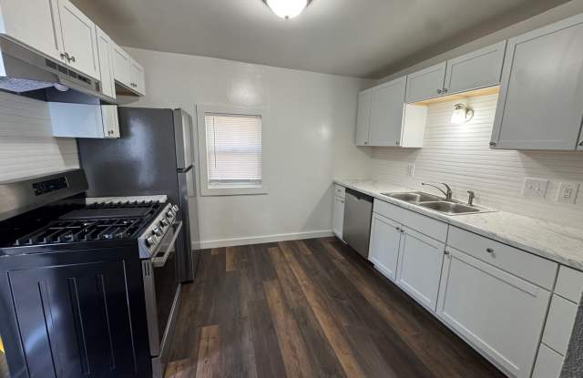 Available Now! 4 Bedroom Moline Rental, Pet Friendly Gallery 3