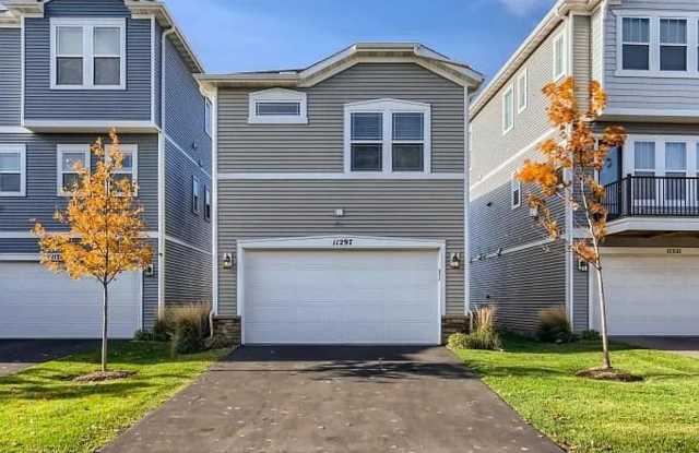 Beautiful Updated Townhouse- Maple Grove photos photos