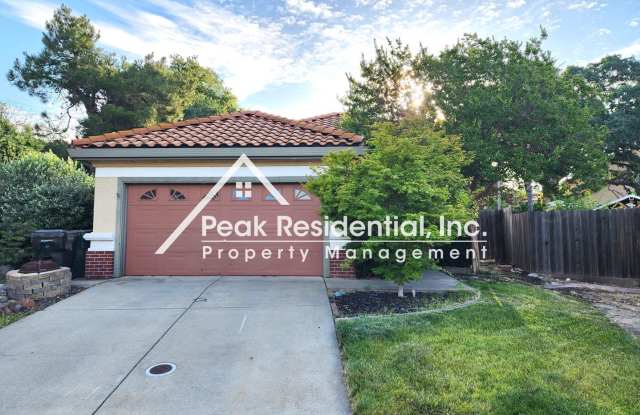 Nice 3bd/2ba Roseville Home with 2 Car Garage photos photos