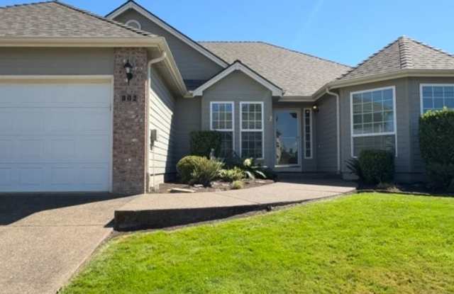 Three Bedroom, Two Bath in the Vineyards Neighborhood Gallery 1
