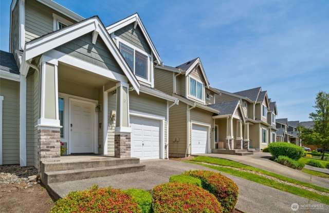 2 Bedroom 2.5 Bath Town House with Fenced Yard and Extra Den/Office-Move in Ready! - 21412 104th Street Court East, Bonney Lake, WA 98391