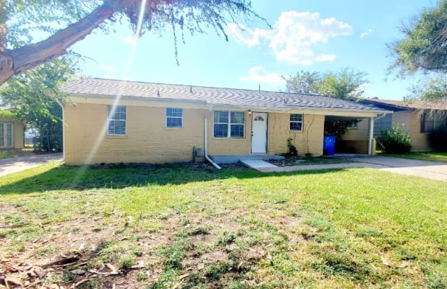 803 Debus Dr - 803 Debus Drive, Taylor, TX 76574