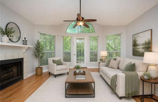 915 Wentworth Court Gallery 2