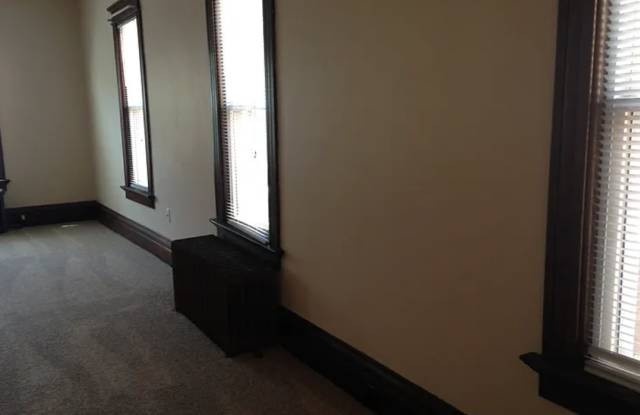 541 West 9th Street Gallery 3