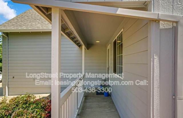 332 NE Carmen Pl Gallery 4