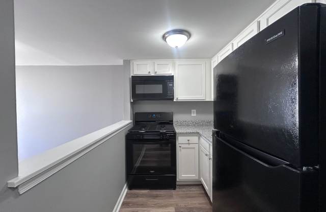 Baltimore - 2 bedrooms and 1 bath Available! Gallery 3