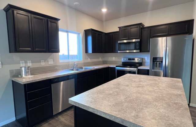 Bremerton Townhouse in Illahee Springs for RENT! photos photos