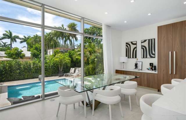 1201 West 47th Street photos photos