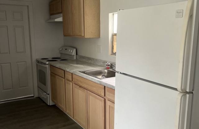 711 Nashville Road - 2 photos photos
