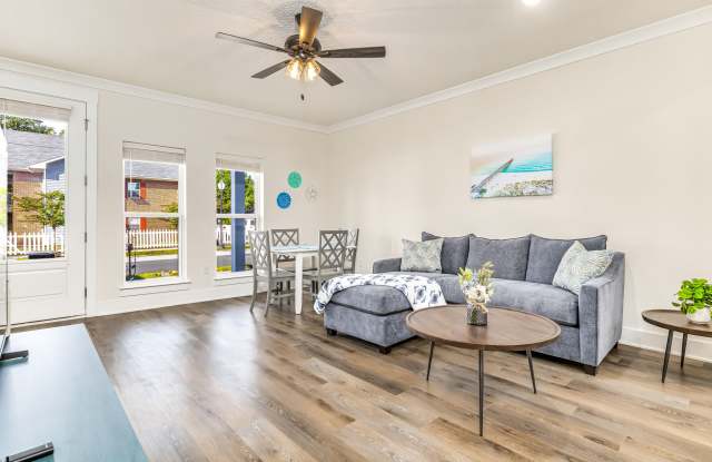 536 N Devilliers - A Gallery 4