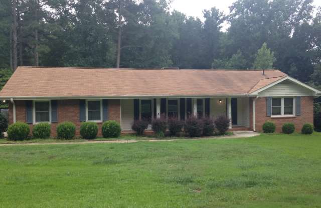 **ASK HOW YOU CAN MOVE IN WITH NO SEC. DEP.**105 Timberlane Trl: 3BD, 2BA brick ranch on level lot with fenced-in backyard. Convenient to shopping and restaurants on HWY 85. AVAILABLE MARCH 2026! photos photos