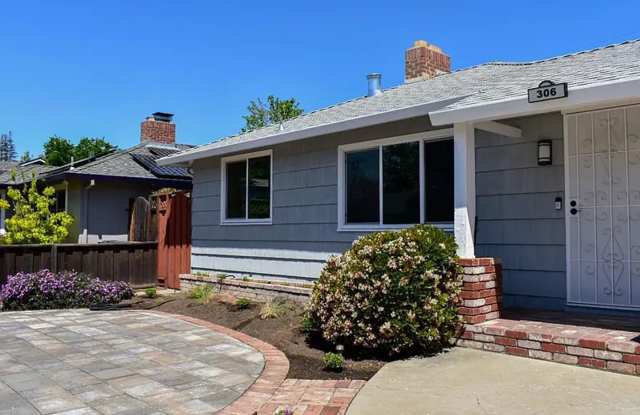 Beautiful remodeled 3 bedroom 2 bath single famiily home. photos photos