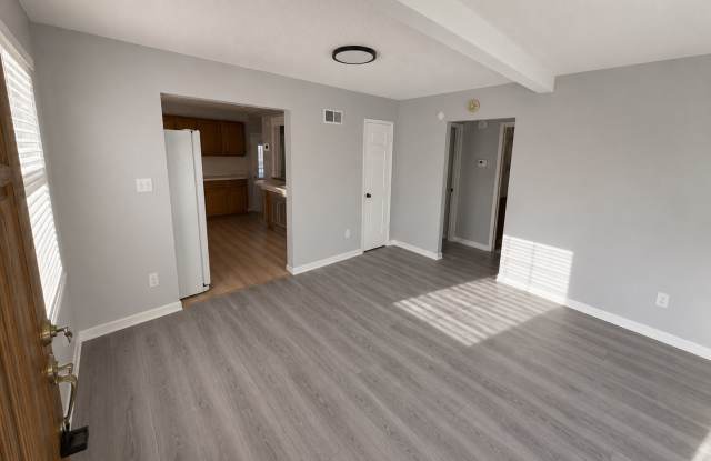 Renovated 2 Bed + Finished Basement | 1.5 Bath | Half Off Deposit | All Housing Vouchers Welcome! Gallery 4