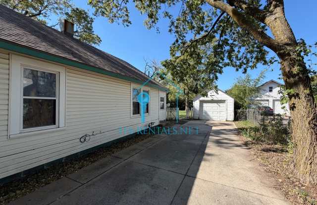 $999 | 2BR Bungalow w/ Detached Garage & Big Backyard | Pets OK | Newton Gallery 3