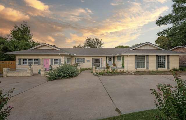 2509 Wooded Acres Drive photos photos