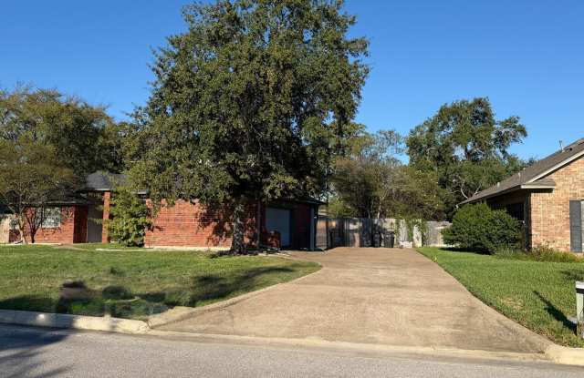 AUGUST PRE-LEASE!  Fantastic College Station 4 Bedroom 2 Bathroom Home Gallery 3