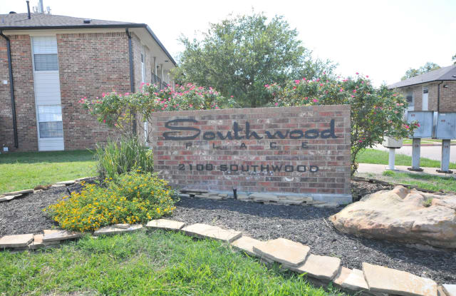 2100 Southwood Drive photos photos