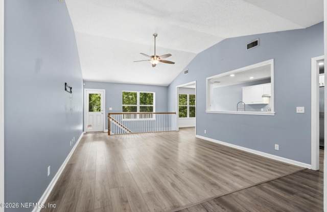 4 bedroom/ 2 bathroom home in Fort Caroline! Gallery 4