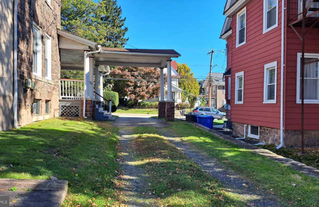 142 MOUNT CARMEL Avenue Gallery 4