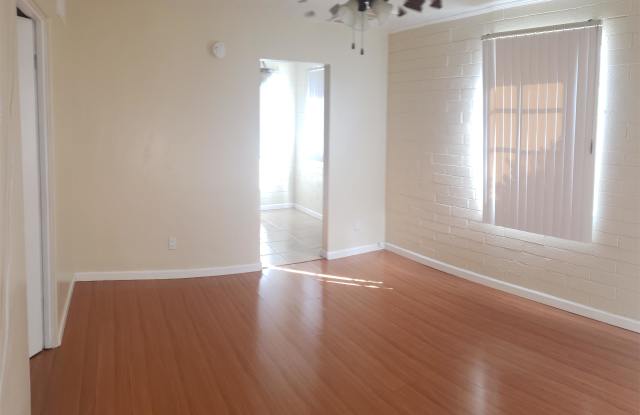 1929 East Osborn Road - 4 Gallery 3