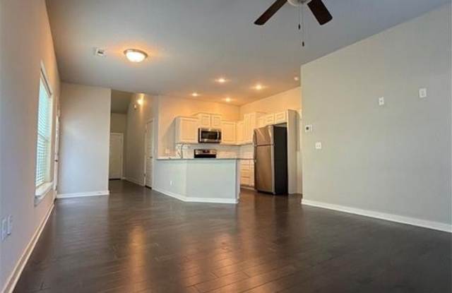 1672  N Izard  LN photos photos