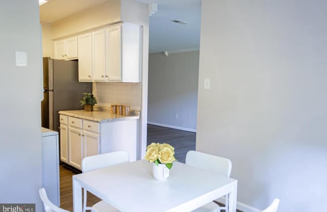 11240 CHESTNUT GROVE Square Gallery 2