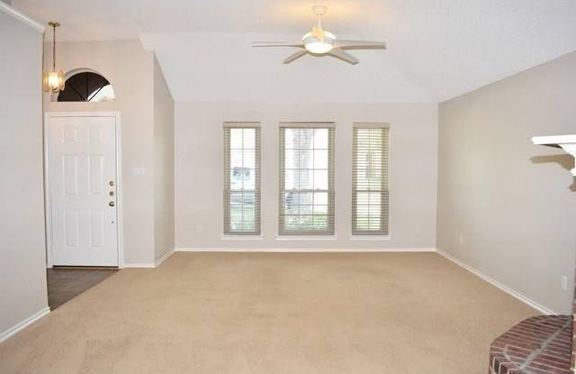 10813 Edgewater Drive Gallery 3