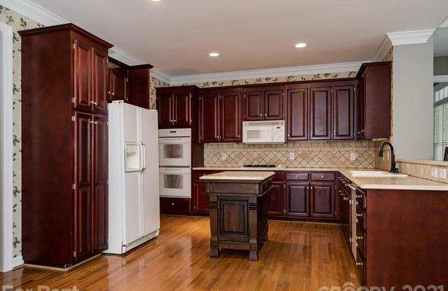 10028 Willow Rock Drive Gallery 4