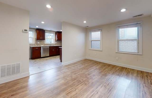 Welcome home to this stunning 1Bd/1Bth condo nestled in the heart of beautiful historic Old Town! photos photos