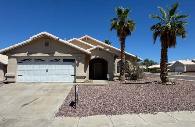 3BR 2Ba Fairway Estates Luxe Home w/Boat Deep Garage and Fenced Yard photos photos