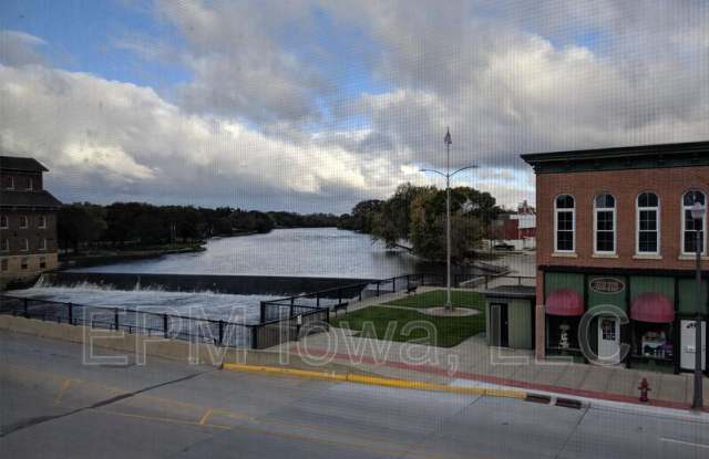 105 1st Street East - 105 1st Street East, Independence, IA 50644