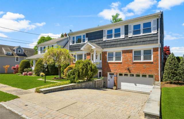237 Gainsborg Avenue E photos photos