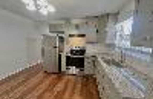 2555 Myra Street Gallery 4