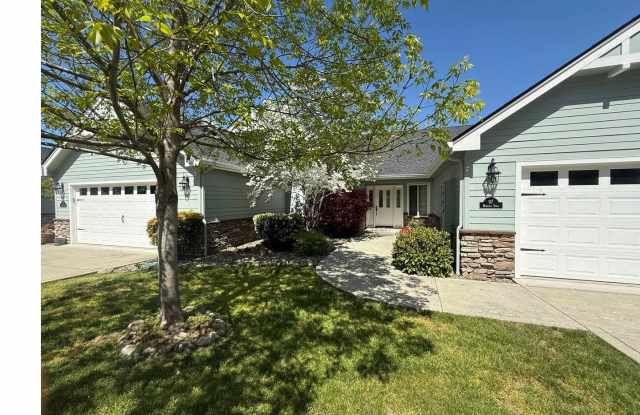 Spacious townhome on Eagle Point Golf Course! Available Now photos photos