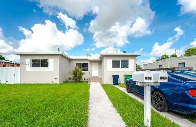 1020 SW 74th Ave photos photos