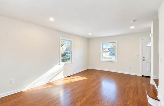 173 Jackson Avenue Gallery 4
