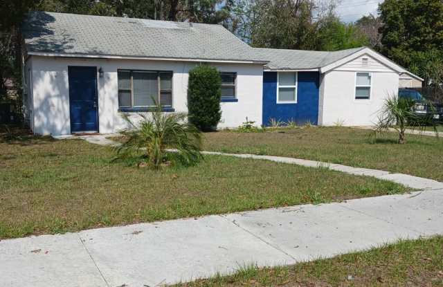 Charming 3 Bedroom, 2 Bathroom Home for Rent in the Heart of Eustis, FL photos photos