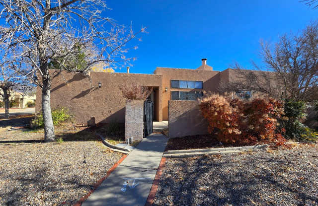 2 bed, possible 3rd in wonderful neighborhood - 8300 Della Road Northeast, Albuquerque, NM 87109