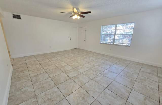 Nice 2 bed/ 2 bath/ 1 car garage near SRQ Airport - Ringling Museum Area Gallery 4