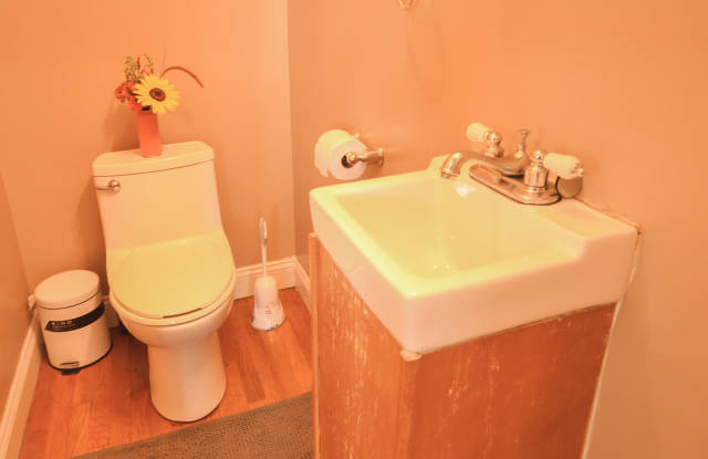 148 Ohio, Room 3 Gallery 2