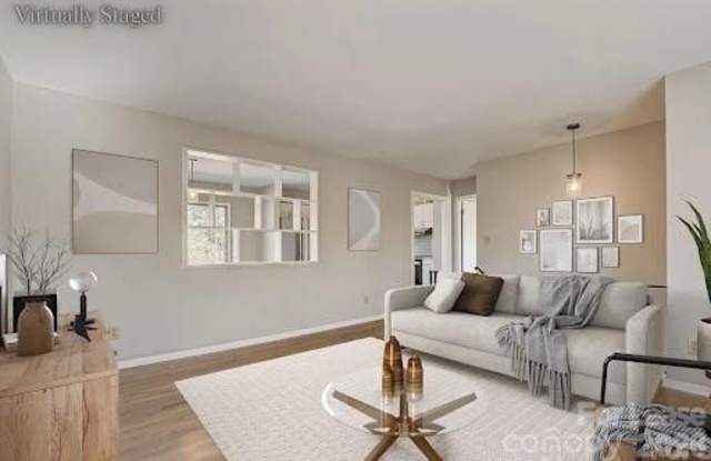 5707 Snow White Lane Gallery 3