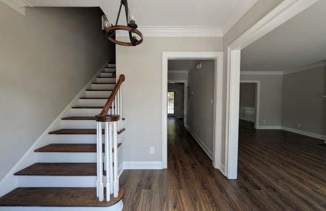 276 Windsor Parkway Gallery 2