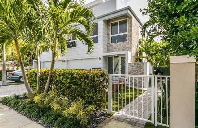 Luxury and Convenience! - 2620 Northeast 14th Street, Fort Lauderdale, FL 33304