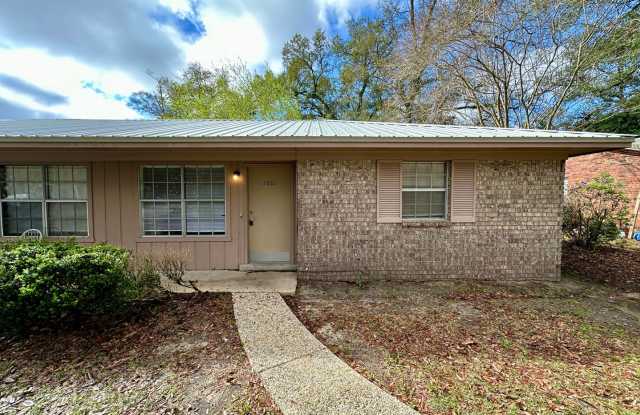 2 bedroom 1 bath duplex for rent off E. Olive Rd! - 1601 Acorn Lane, Ensley, FL 32514 2 bedroom 1 bath duplex for rent off E. Olive Rd! - 1601 Acorn Lane, Ensley, FL 32514