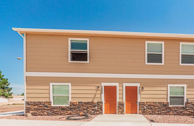 STYLISH 3-BEDROOM TOWNHOME w/ A/C **LIKE NEW** photos photos