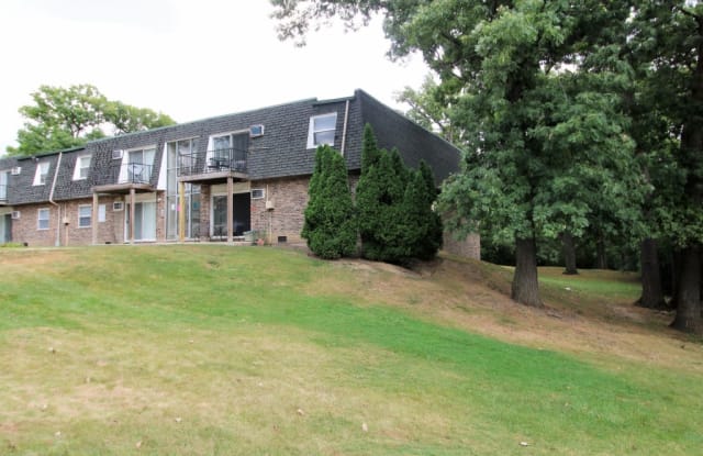 10213 S 86th Ter - 10213 86th Terrace, Palos Hills, IL 60465