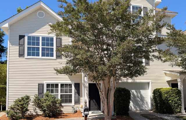 Spacious 3BR/3BA AVAILABLE NOW! photos photos
