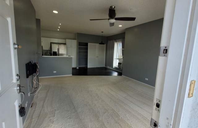 Centrally Located 2bd, 2bath, 2 pkg 1176sqft unit $3000 photos photos