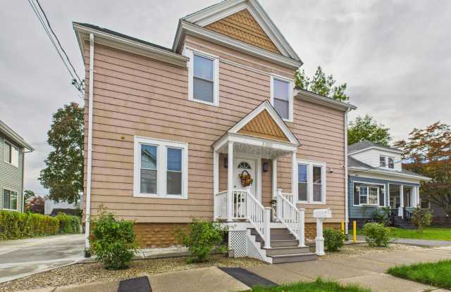 122 Roger Williams Avenue - 122 Roger Williams Avenue, Providence, RI 02907